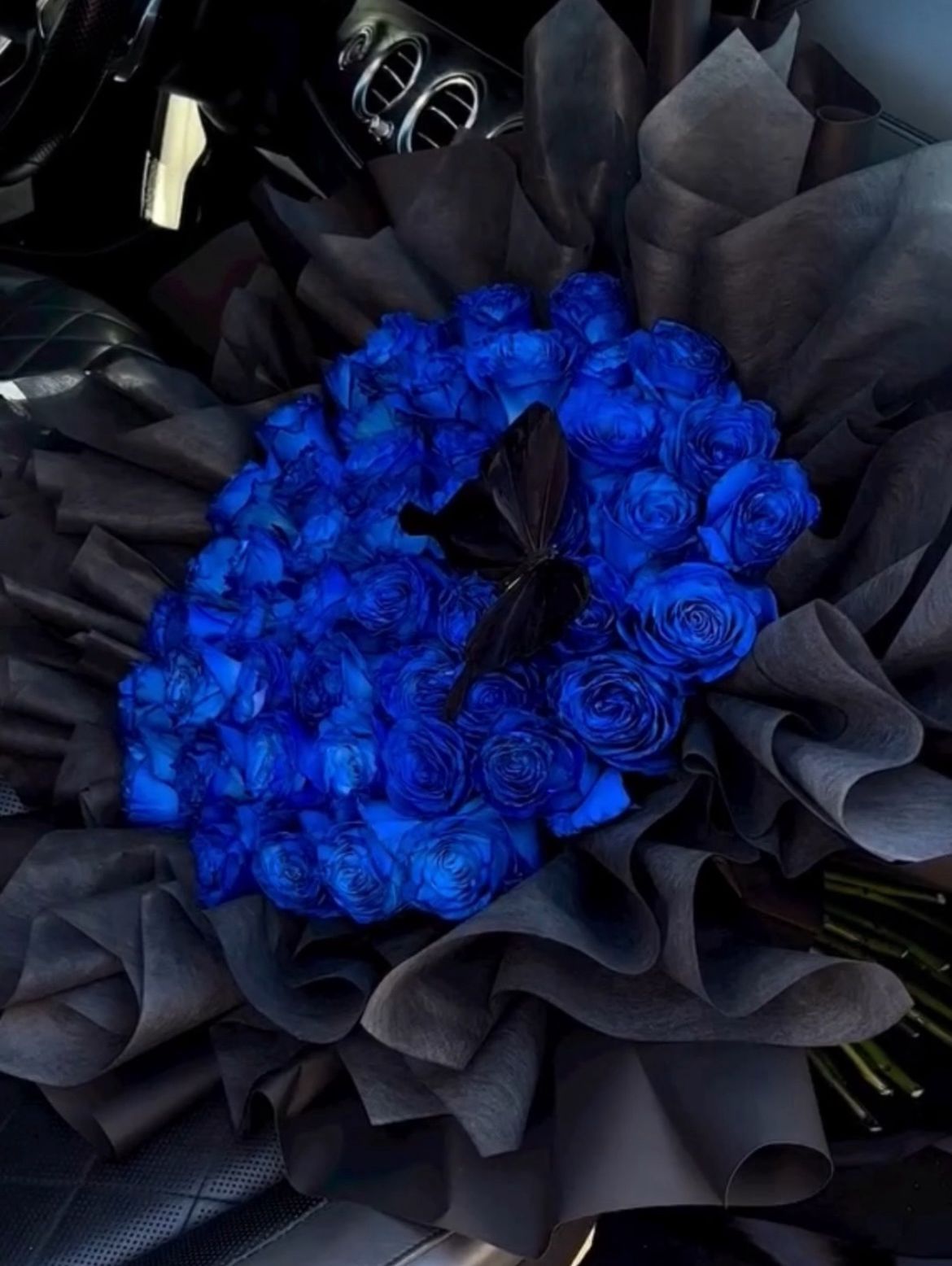 Ramo Buchon Blue Roses
