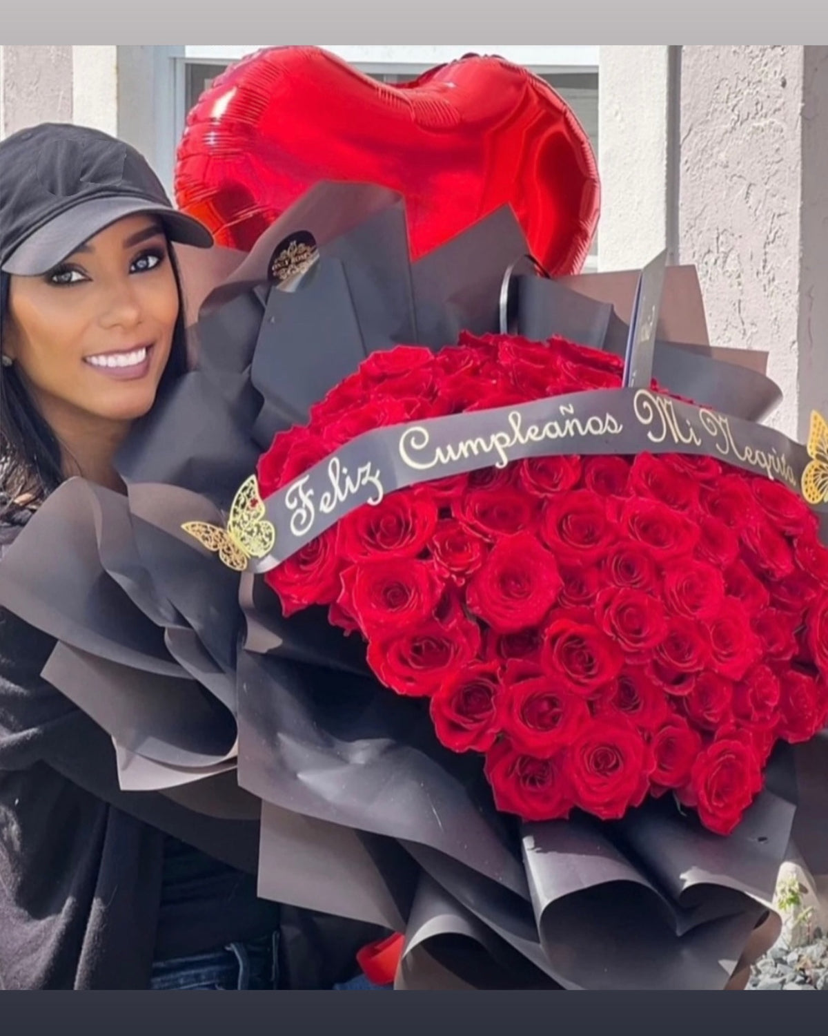 Luxury Red Rose Bouquet (25–100 Roses) – Same Day Delivery – Ruby